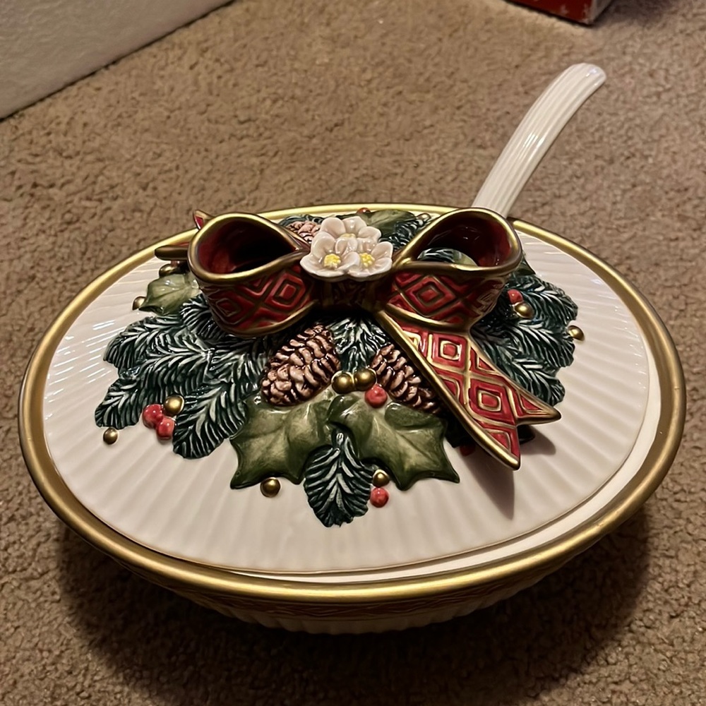 Fitz & Floyd Christmas Rose tureen NWT